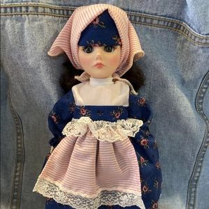 Effanbee Dolls of the World : Romania